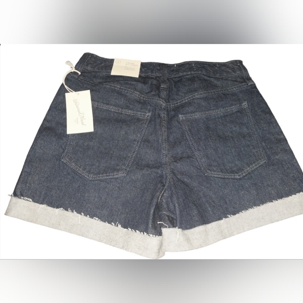 UNIVERSAL THREAD SHORT. - Picture 2 of 6
